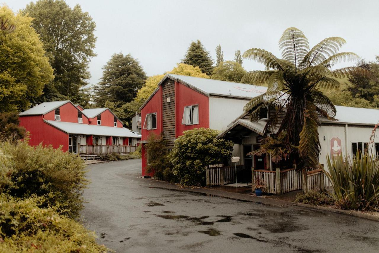 Waitomo Village Chalets Home Of Kiwipaka Waitomo Caves Exterior photo